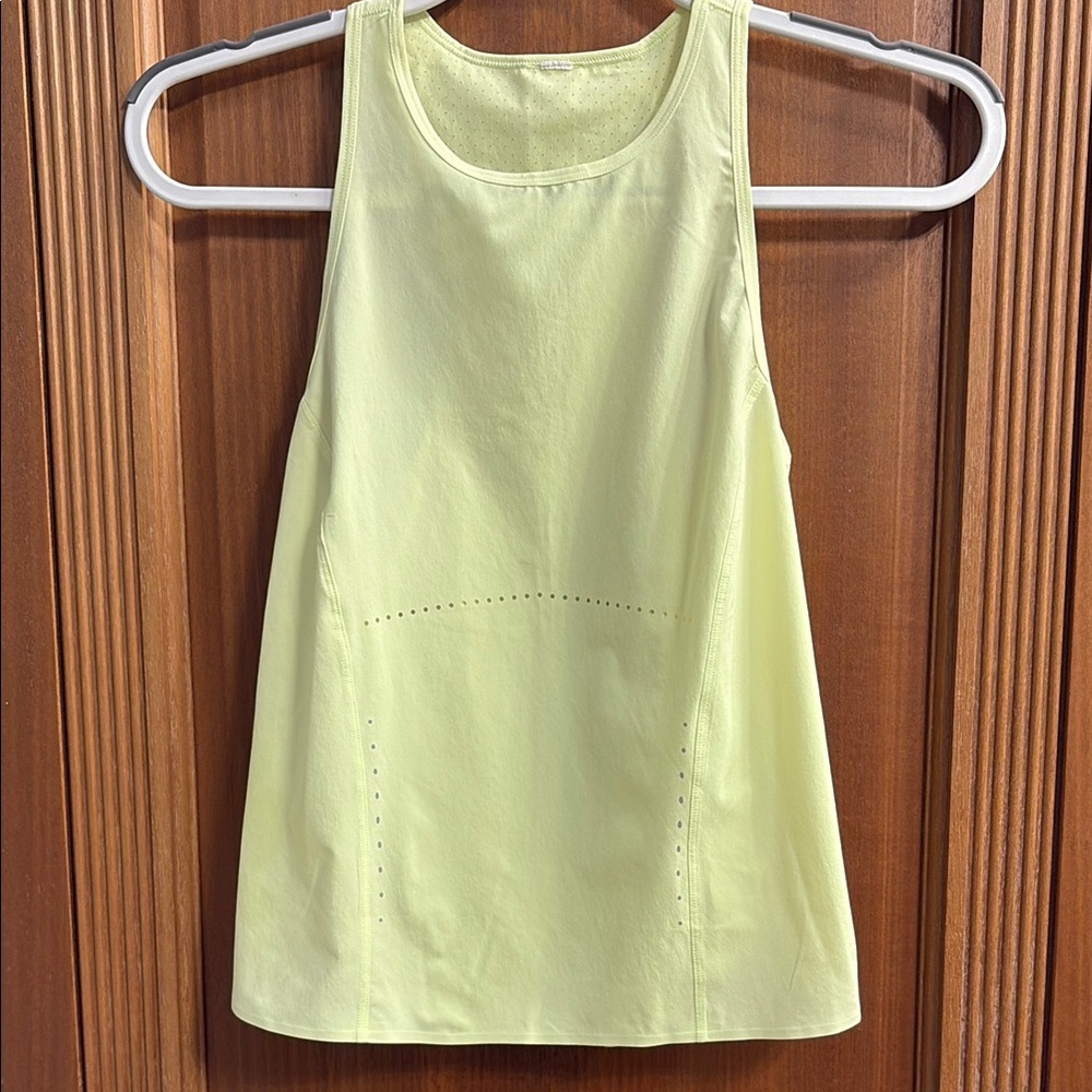 Lululemon Athletica light yellow Tank Top with Racerback. Size 2